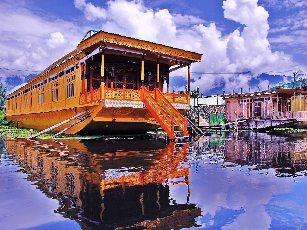West India houseboat dal lake srinagar kashmir (1)