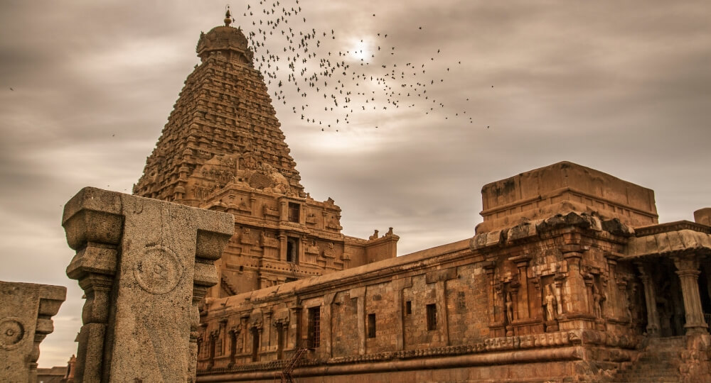 brihadisvara temple south india tours