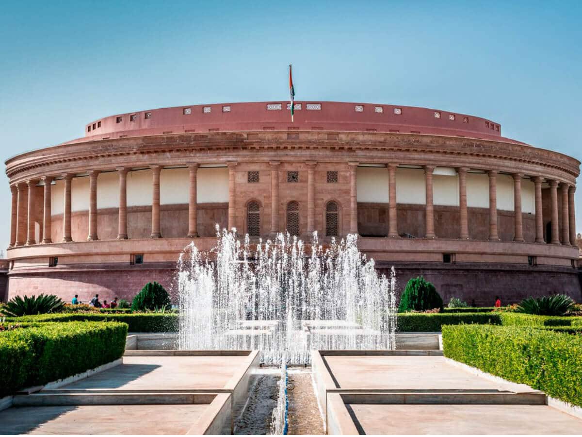North India parliament delhi tour packages
