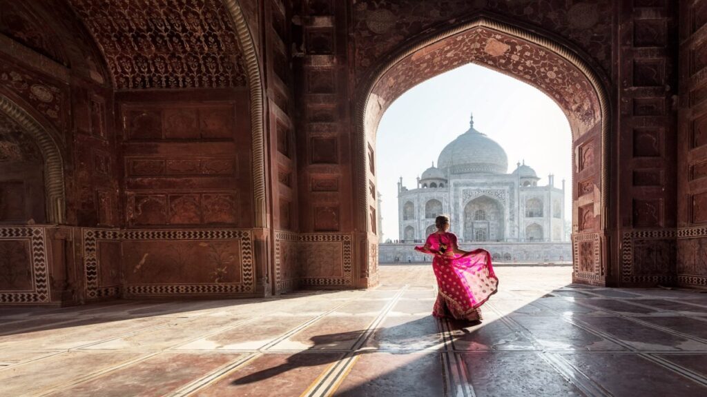 woman,in,red,saree/sari,in,the,taj,mahal,,agra,,uttar